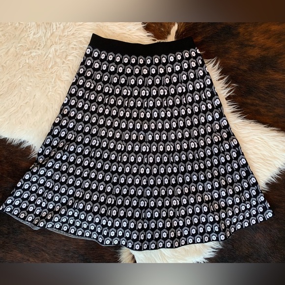 YAL Knit A-Line Skirt - Picture 6 of 8
